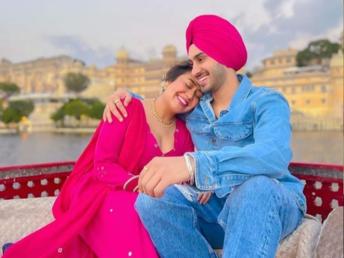 Neha Kakkar Celebrates Her First Wedding Anniversary With Rohanpreet Singh In Udaipur In A