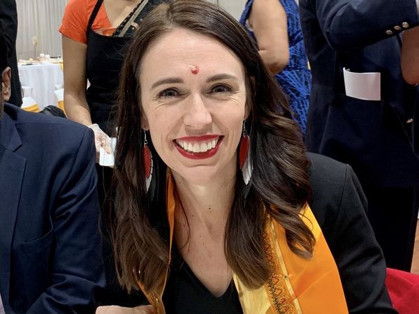 राधा कृष्‍ण मंदिर में न्‍यूजीलैंड की पीएम ने खाए छोले-पूड़ी, इंटरनेट यूजर्स को भाया ये खास अंदाज [Video]