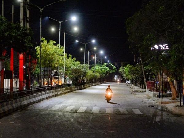 Omicron का बढ़ता खौफ, हरियाणा, गुजरात ने भी लिया नाइट कर्फ्यू का फैसला