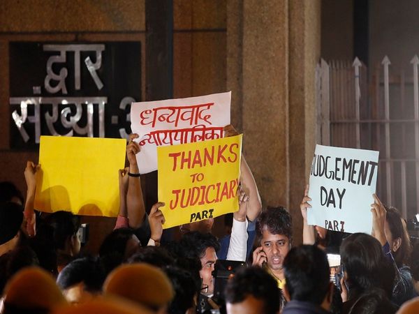 Nirbhaya convicts hanged: फांसी से ठीक 45 मिनट पहले की वो कहानी, कोई रोया कोई गिड़गिड़ाया लेकिन नतीजा तो तय था