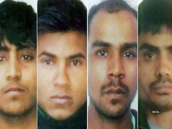 Nirbhaya case: मौत को नजदीक देख दोषियों के फूले हाथ-पांव, गले से निवाला तक न उतरा