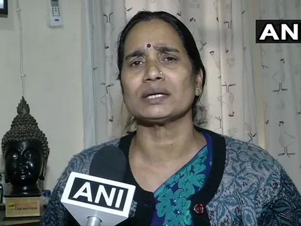 Nirbhaya's Mother Asha Devi says her daughter gets justice, निर्भया की मां की आखों से छलके खुशी के आंसू, बोलीं-मेरी बेटी को इंसाफ मिला