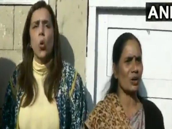 Nirbhaya Case: अदालत में निर्भया की मां टूटा धैर्य तो बाहर फूटा गुस्सा, देखें [VIDEO]