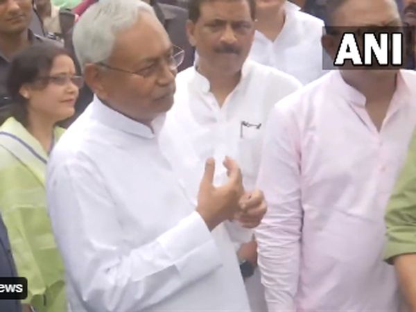  Nitish Kumar says Don't have PM post ambition, but getting lot of phone calls