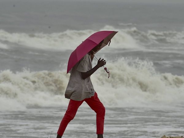 'निवार' को ईरान ने दिया था यह नाम, क्‍या आप जानते हैं कैसे होता है समुद्री तूफानों का नामकरण?