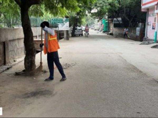 Noida sanitation workers