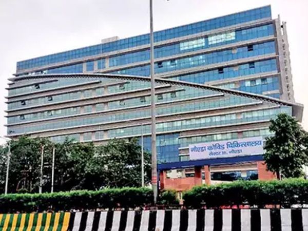 Noida : Son vaccates hospital bed for father to treat Corona