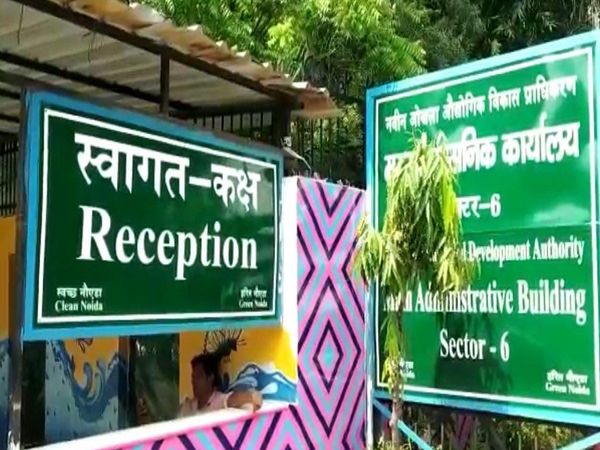 New Car bike parking in Noida