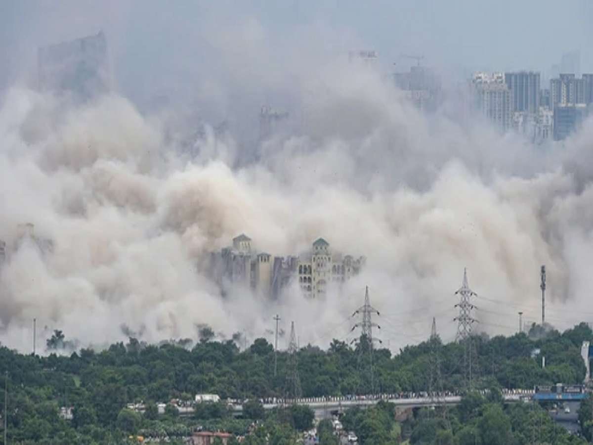 Noida Twin Towers: इधर ब्लास्ट होने में चंद मिनट थे बाकी, उधर बगल वाले घर से भागने के बजाय आराम से सो रहा था शख्स