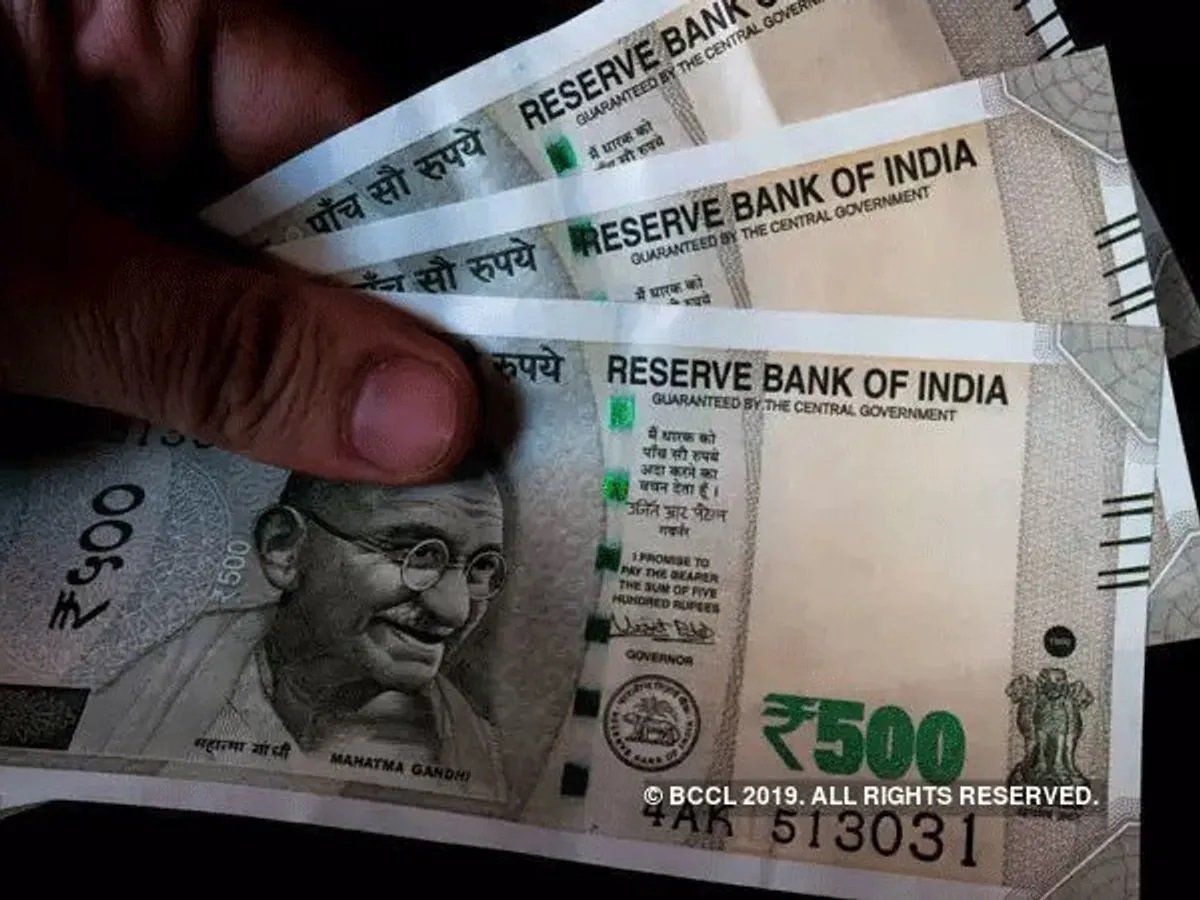 Small Savings: पीपीएफ,एनएससी और छोटी बचत योजना की ब्याज दरों में हो सकती है कमी ! क्या कहते हैं जानकार