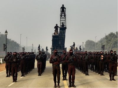 बेहद मुश्किल होती है गणतंत्र दिवस परेड की रिहर्सल, NSG कमांडोज को मिलता है बस एक ब्रेक बेहद मुश्किल होती है गणतंत्र दिवस परेड की रिहर्सल, NSG कमांडोज को मिलता है बस एक ब्रेक