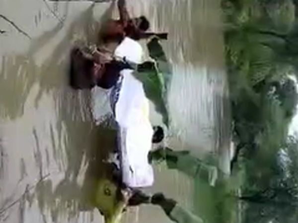 Odisha: Family forced to carry body in swollen nullah to cremate in Kalahandi