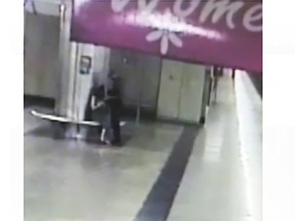 obscene act at Jor Bagh metro station