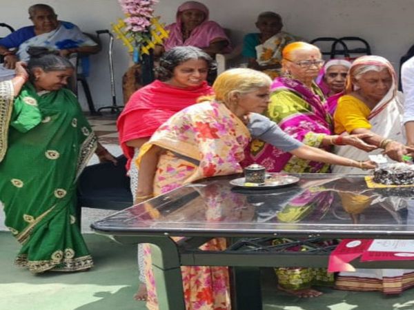 Loneliness of destitute women will be removed in Varanasi