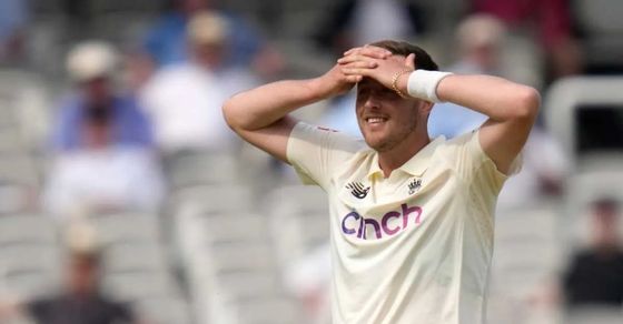 Indian Players stops Ollie Robinson passage I indian players stops ollie robinson passage during lords test between india and england I Ollie Robinson passage stopped by Indian Players I India vs England, bharat banam England I