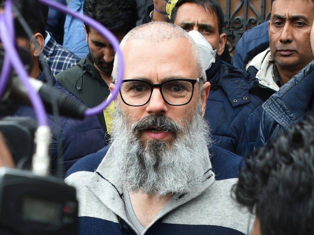 घाटी में सिलेंडर स्टॉक और स्कूल खाली करने के निर्देश, उमर अब्दुल्ला बोले- सरकार बताए क्या है माजरा
