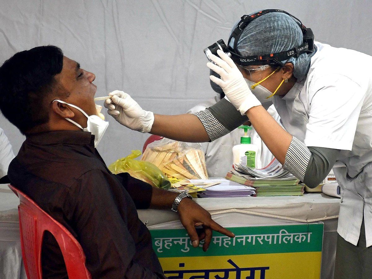Omicron Cases in Delhi : दिल्ली में ओमीक्रोन का दूसरा केस मिला, टीके की दोनों डोज ले चुका था व्यक्ति