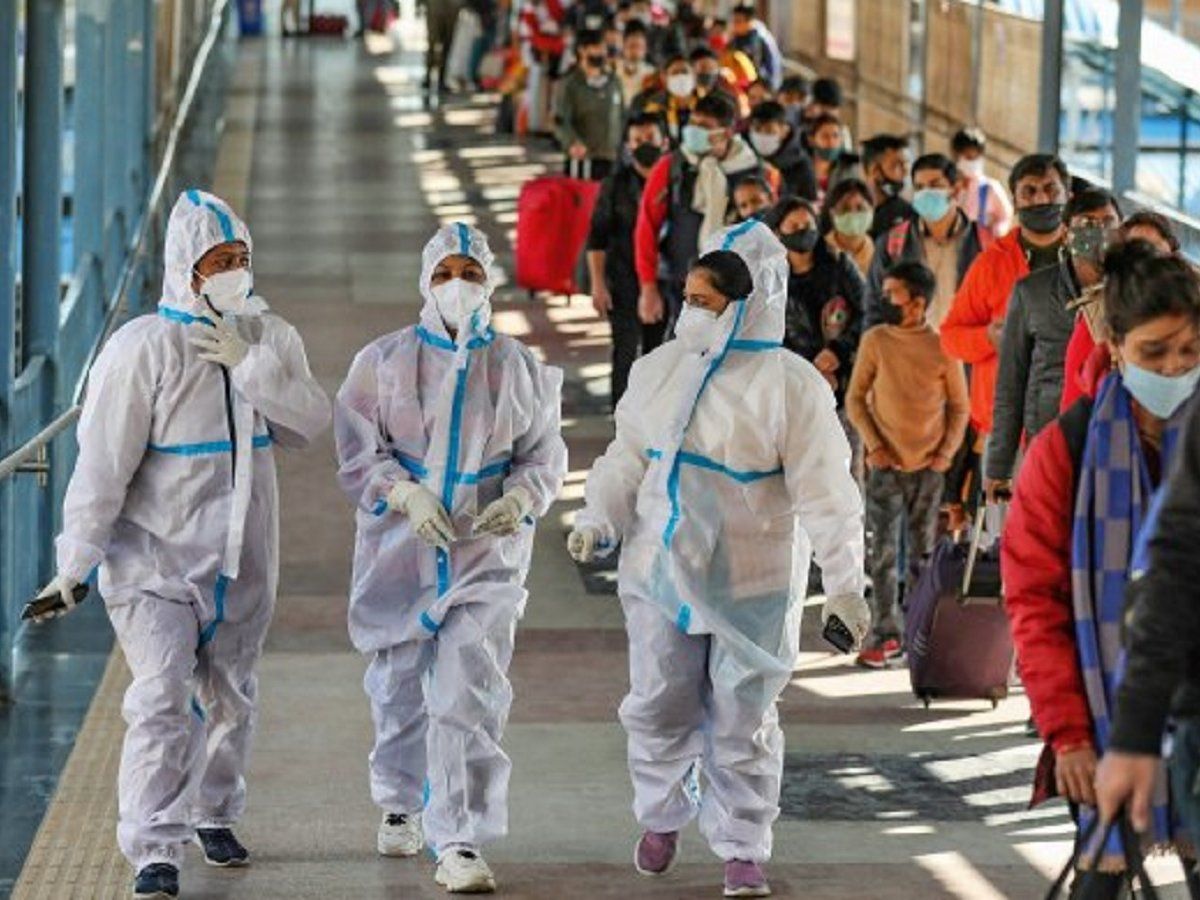 Omicron का बढ़ता खौफ, कम वैक्सीनेशन वाले इन 10 राज्यों में केंद्र ने भेजी टीम