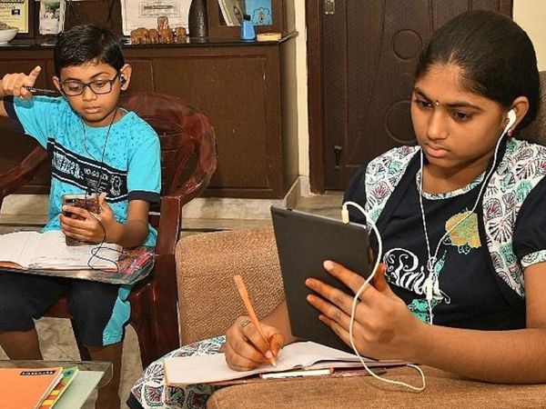 कोविड-19 ने बदला पढ़ाई का तरीका, रिपोर्ट में दावा- 60 फीसदी छात्रों की स्‍मार्टफोन तक है पहुंच
