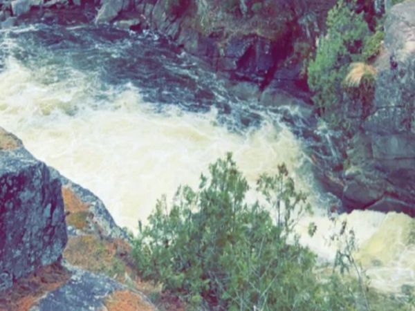 River Optical Illusion Photo Confused people Can You Find Truth