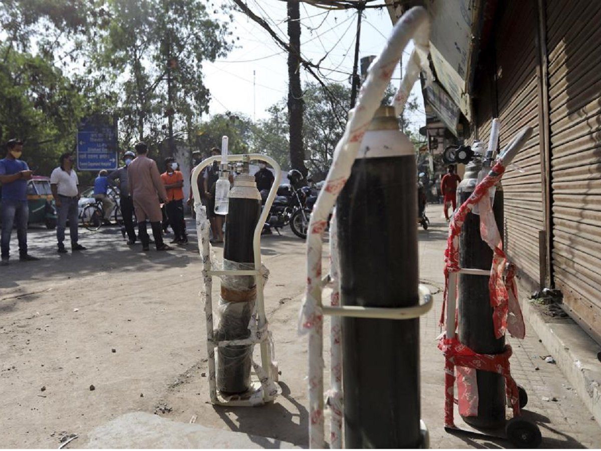 महामारी में कालाबाजारी! ऑक्सीजन सिलेंडर की ब्लैक मार्केटिंग से महिला ने कमाए करोड़ों रुपये, हुई गिरफ्तार