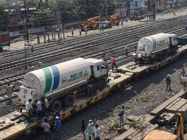 बांग्‍लादेश की मदद को आगे आया भारत, पहली बार पहली बार देश से बाहर भेजी जा रही जीवन रक्षक गैस ऑक्‍सीजन