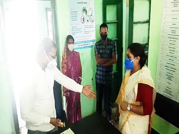 Congress MLA Pratima Kumari fights for chair with doctor at Bihar health centre