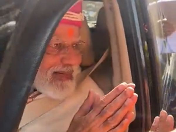  PM Narendra Modi breaks protocol in Varanasi 