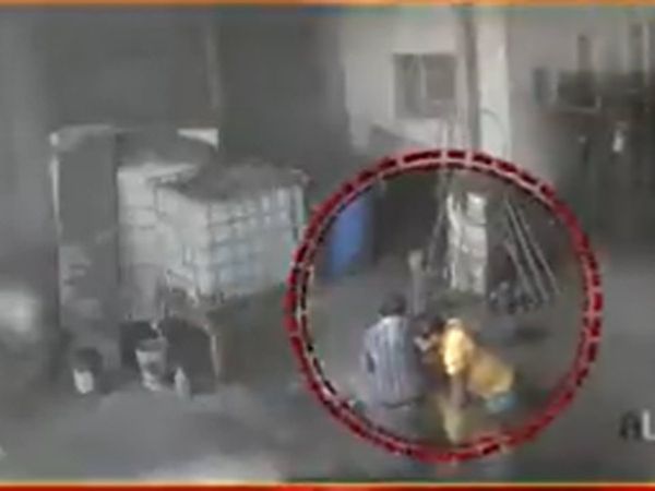 Raipur : Two die as bulldozer tire bursts during air pumping Video