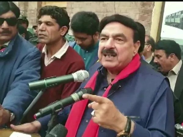 Pakistan Tik Tok star Hareem Shah accuses Imran Khan's minister Sheikh Rasheed of sending her indecent videos