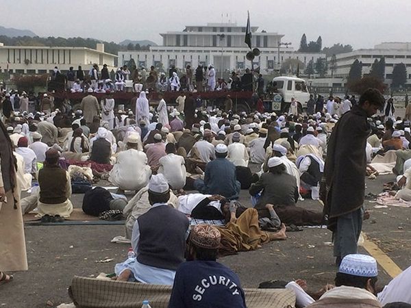  survey claims Most Pakistanis fear country heading in wrong direction 