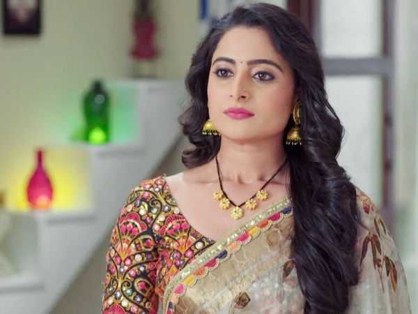 Ghum Hai Kisikey Pyaar Meiin Pakhi Aka Aishwarya Sharma Blunt reply those sending hate messages