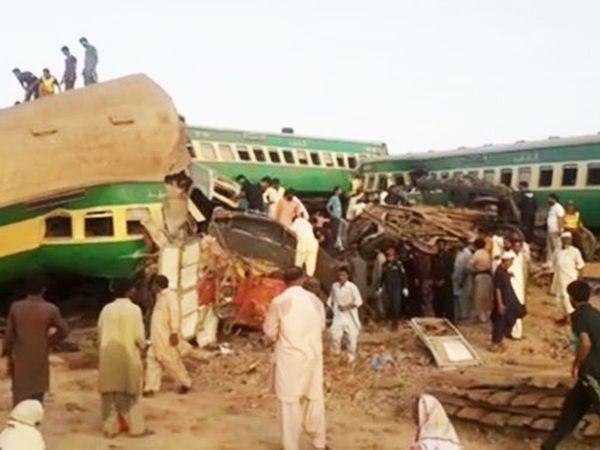 Pakistan train accident video