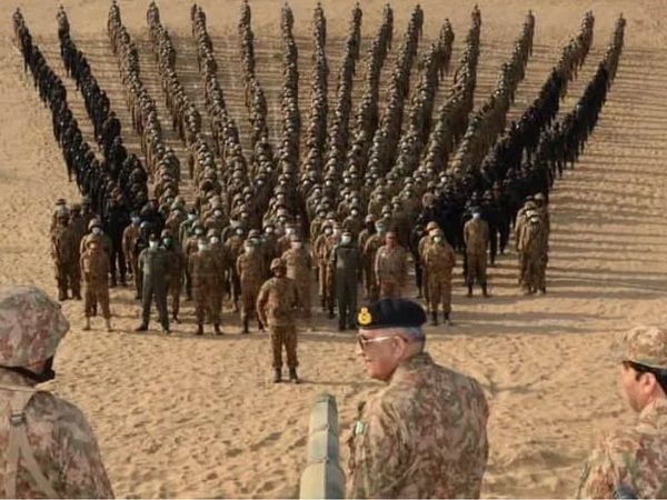 रेगिस्‍तानी इलाकों में यूं अपनी क्षमता परख रहा है पाकिस्‍तान, चलाया 'जर्ब-ए-हदीद' सैन्‍य अभ्‍यास