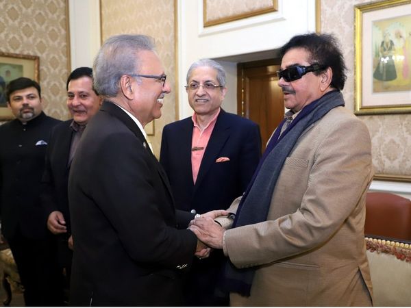 Congress leader Shatrughan Sinha meets Pakistan President Arif Alvi allegedly endorse him on Kashmir