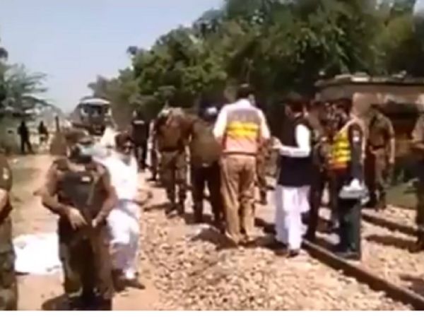 पाकिस्‍तान में बड़ा हादसा, ननकाना साहिब से लौट रहे श्रद्धालुओं की बस को ट्रेन ने मारी टक्‍कर, 19 की मौत