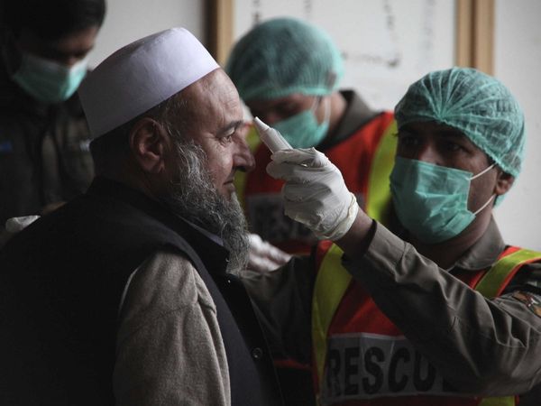 पाकिस्‍तान में बढ़ रहे कोरोना के मरीज, सिंध में बना नया कब्रिस्‍तान, अनहोनी की आशंका