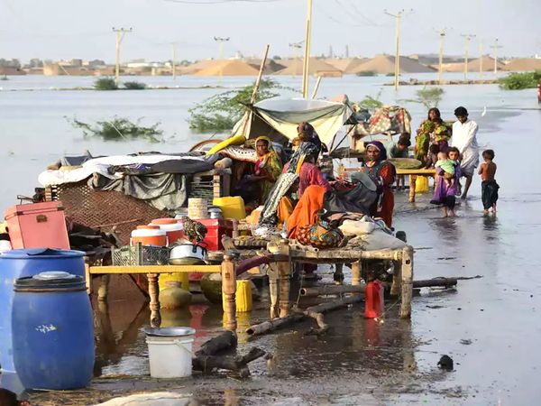 Pakistan flood hindu muslim