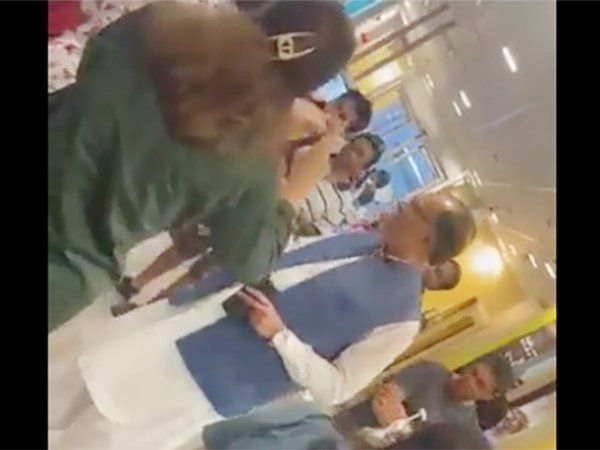 Pakistan गजब है! रेस्टोरेंट में पाकिस्तान के एक मंत्री अहसान इकबाल को देखते ही लोग चिल्लाने लगे 'चोर-चोर'-Viral Video