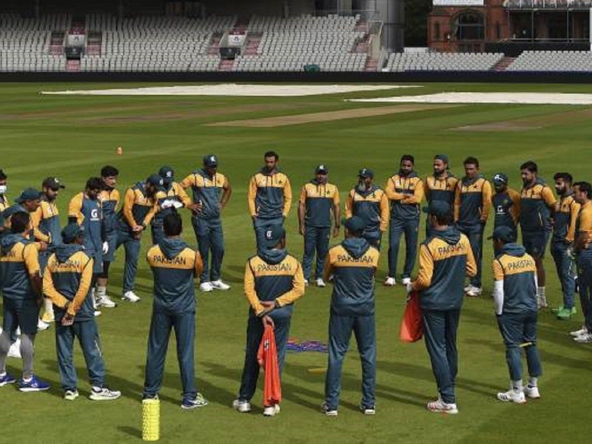 PAK vs AUS: ऑस्ट्रेलिया के खिलाफ सीरीज से पहले पाकिस्तान का ये धुरंधर हुआ बाहर, अब ऐसी दिखती है टीम