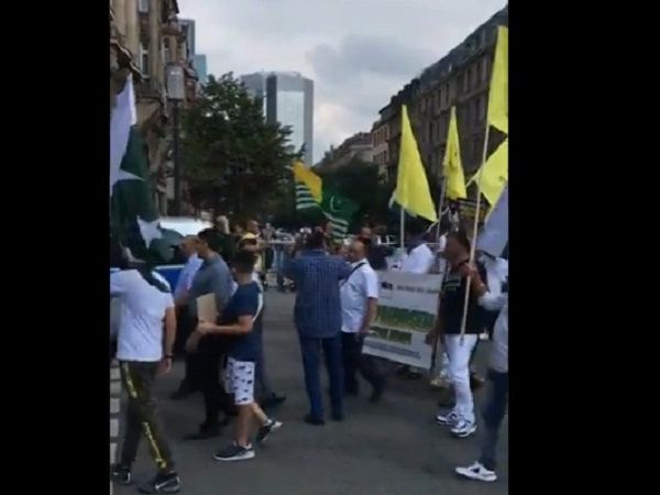 pakistani protesting video