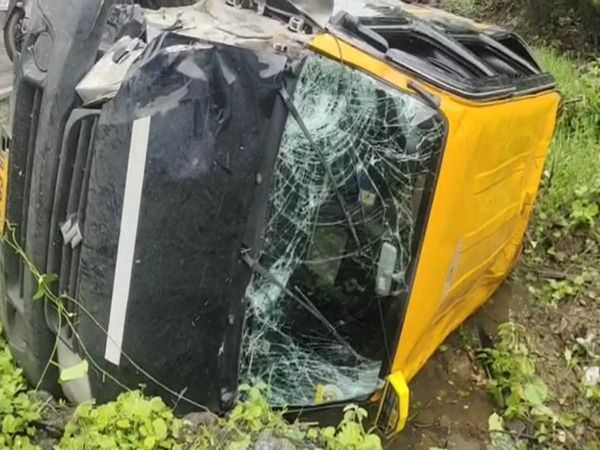 School van and bike collide in Palghar bike rider dies 9 students injured