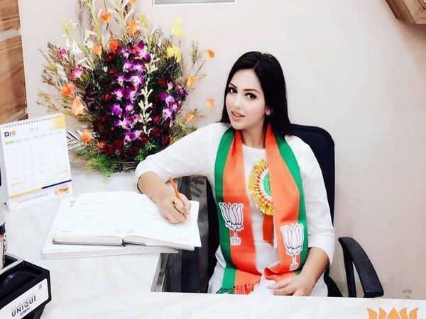 Pamela Goswami:कोकीन मामले में पामेल गोस्वामी को 25 फरवरी तक जेल, ट्विटर पर ट्रेंड करने लगा कोकीनजीवी