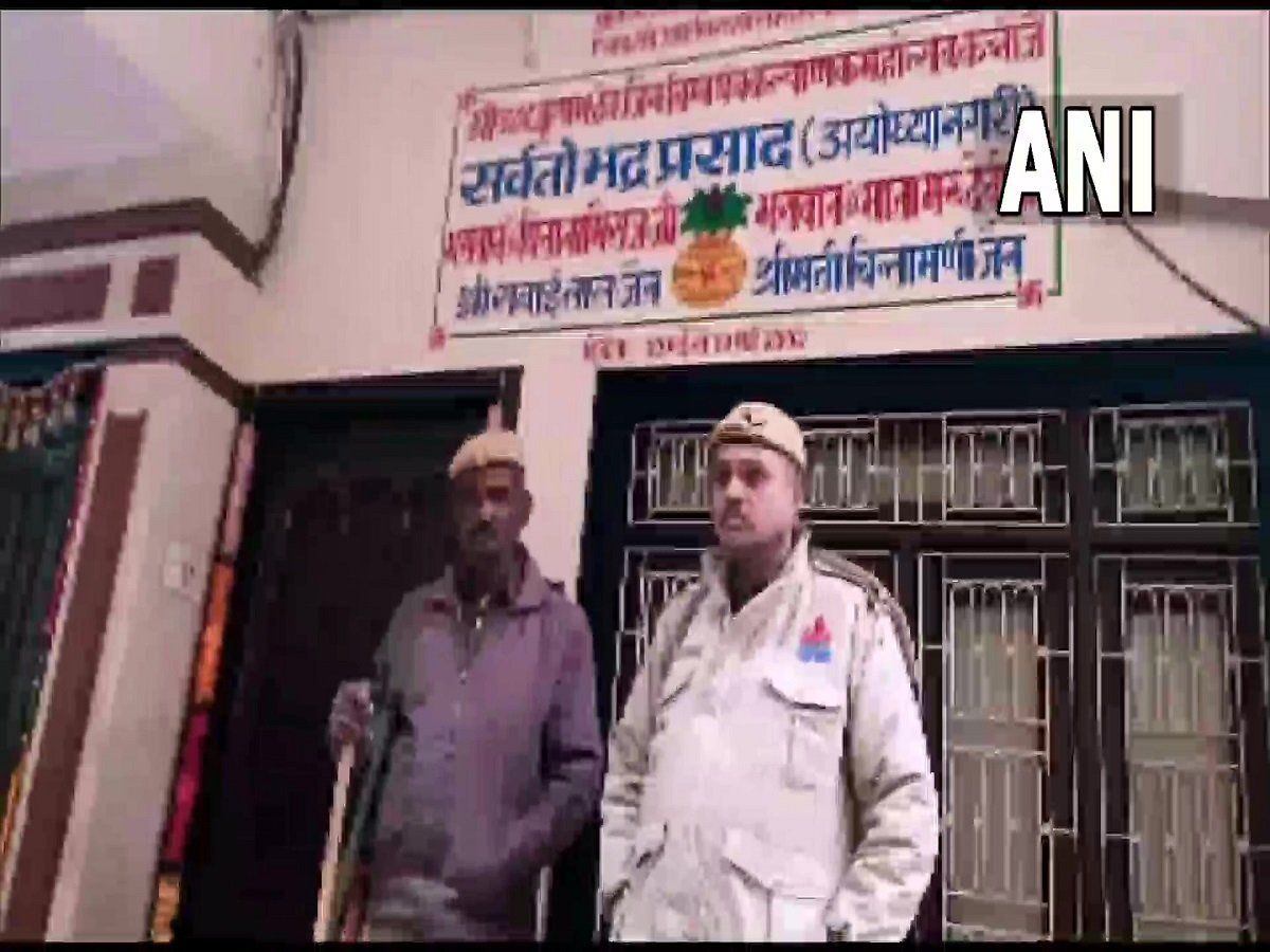 इत्र कारोबारियों पर इनकम टैक्स की छापेमारी,अखिलेश यादव के करीबी एमएलसी पंपी जैन का ठिकाना भी शामिल