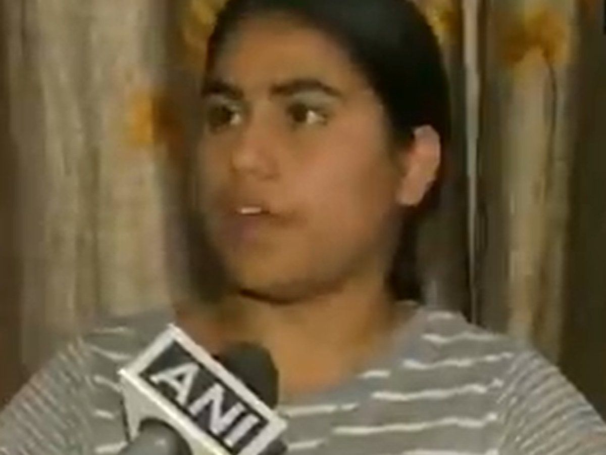 'कायर हैं मेरे पिता के हत्यारे, पीछे से गोली मोरी', सरपंच अजय पंडिता की बेटी ने आतंकियों को ललकारा