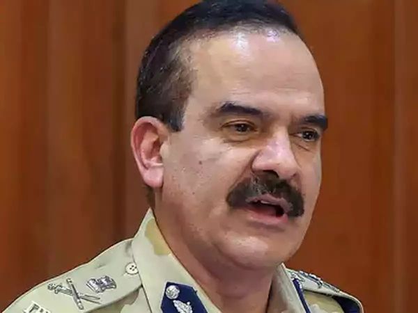 एंटीलिया केस: सीएम को लिखे खत में परमबीर सिंह का गृहमंत्री अनिल देशमुख पर सनसनीखेज आरोप