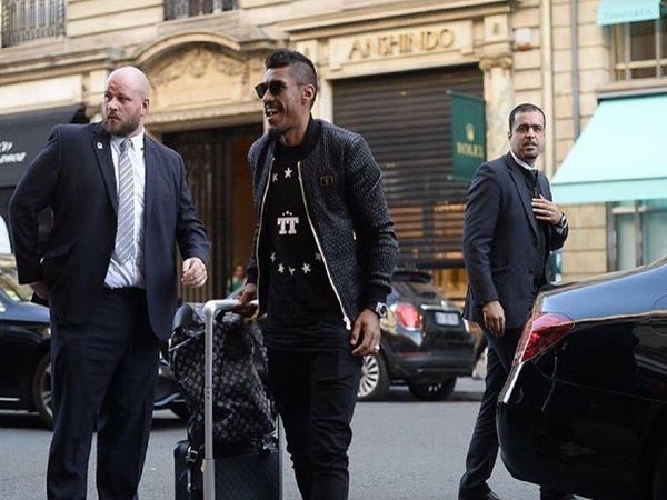 Brazilian footballer Paulinho