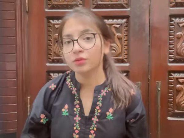 Pawri girl Dananeer Mobeen soulful voice will win your heart viral video in hindi