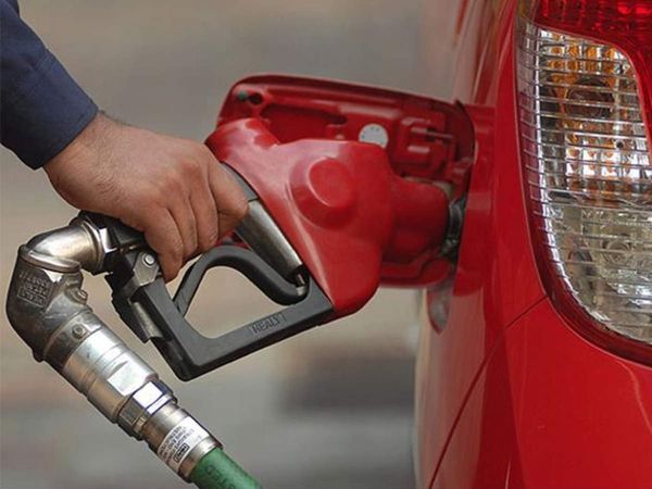 Petrol Diesel Price: पेट्रोलियम उत्पादों को जीएसटी के दायरे में लाने से क्यों कतराते हैं राज्य