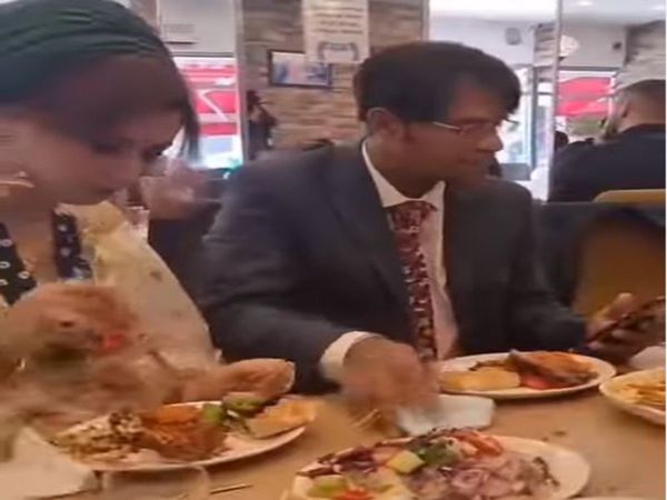 Funny Video Man using mobile phone then what happened watch funny video share on social media